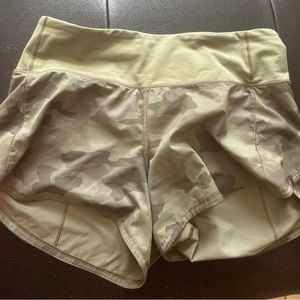 Speed up mid rise lined short 4”